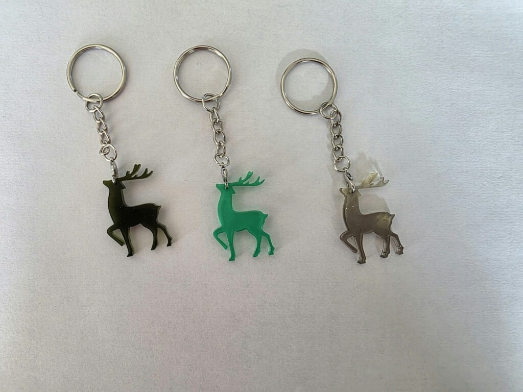 Porte-clé animal en résine — Cerf — Vert foncé