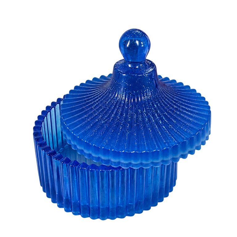 Boîte à bijoux ronde en résine bleu pailleté, parois cannelées et couvercle à bouton